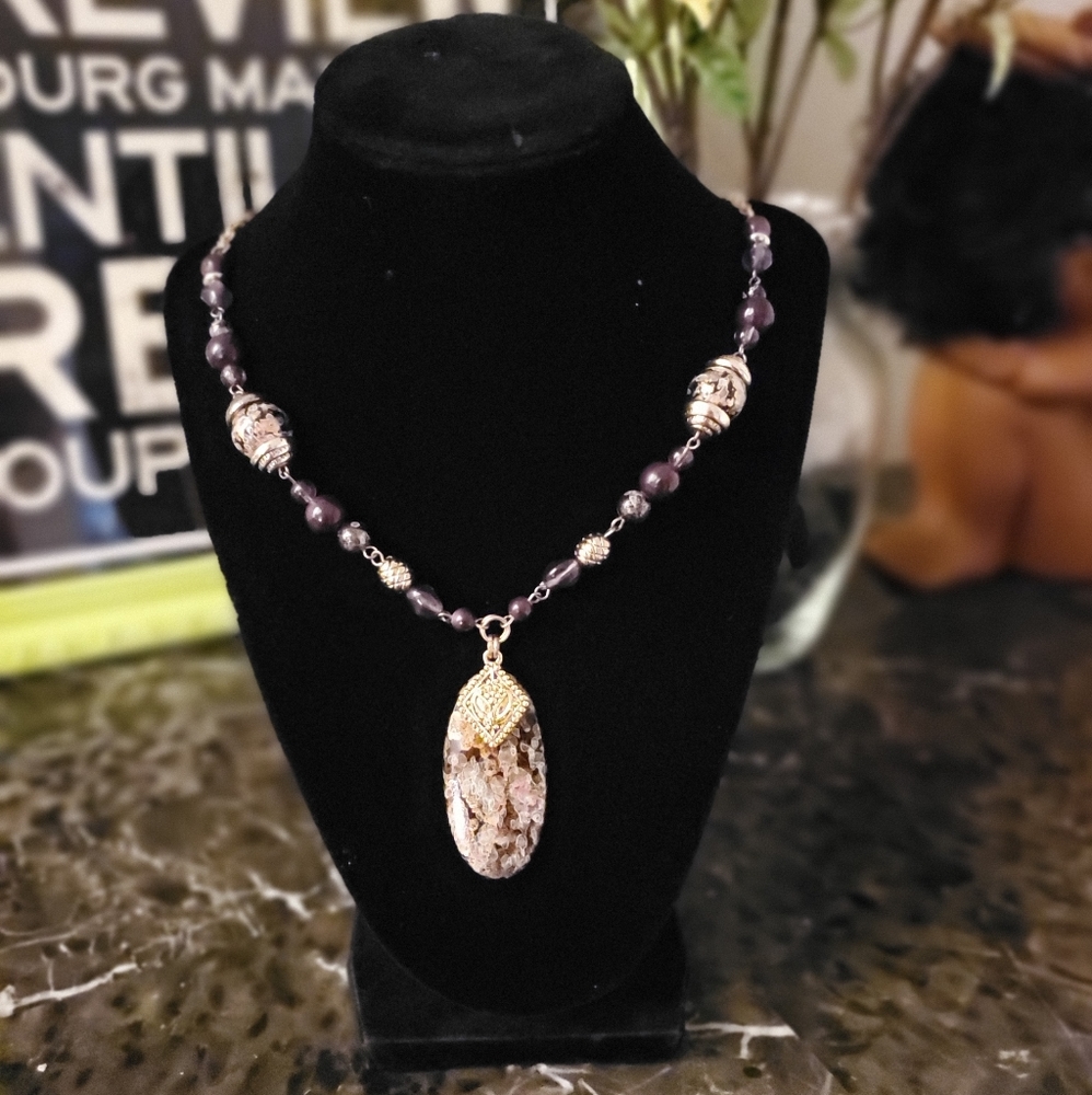 Oval marbleized necklace